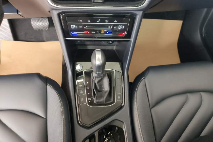 Used Volkswagen Tharu 2023 300TSI Two-Wheel-Drive Full Moon Edition Gear Lever