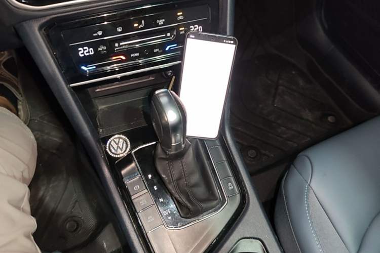 Used Volkswagen Tharu 2023 300TSI Two-Wheel-Drive Full Moon Edition Gear Lever