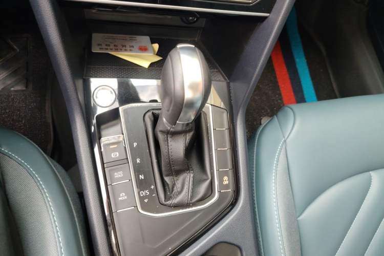 Used Volkswagen Tharu 2023 300TSI Two-Wheel-Drive Full Moon Edition Gear Lever