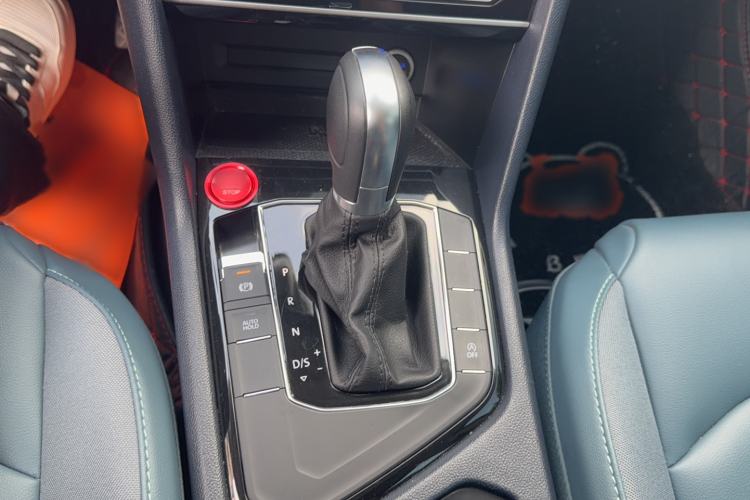 Used Volkswagen Tharu 2023 300TSI Two-Wheel-Drive Moonlight Edition Gear Lever