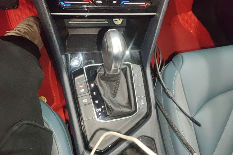 Used Volkswagen Tharu 2023 300TSI Two-Wheel-Drive Moonlight Edition Gear Lever