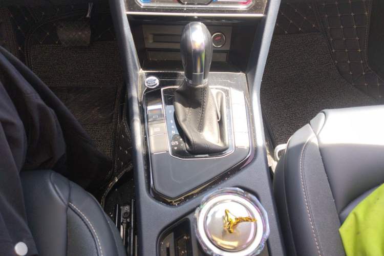 Used Volkswagen Tharu 2023 300TSI Two-Wheel-Drive Moonlight Edition Gear Lever