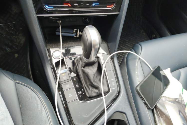 Used Volkswagen Tharu 2023 300TSI Two-Wheel-Drive Full Moon Edition Gear Lever