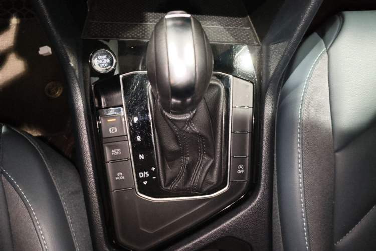 Used Volkswagen Tharu 2023 300TSI Two-Wheel-Drive Full Moon Edition Gear Lever