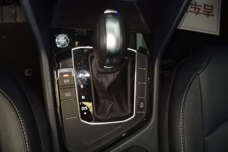 Used Volkswagen Tharu 2023 300TSI Two-Wheel-Drive Moonlight Edition Gear Lever
