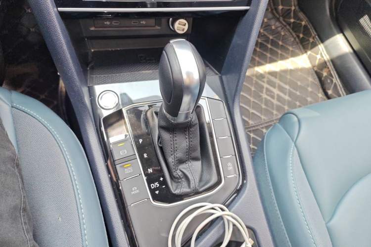 Used Volkswagen Tharu 2023 300TSI Two-Wheel-Drive Full Moon Edition Gear Lever