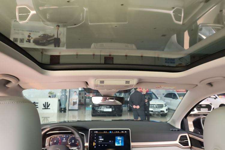 Used Volkswagen Tharu 2023 300TSI Two-Wheel-Drive Full Moon Edition Headliner