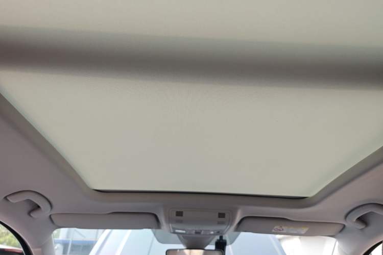 Used Volkswagen Tharu 2023 300TSI Two-Wheel-Drive Full Moon Edition Headliner
