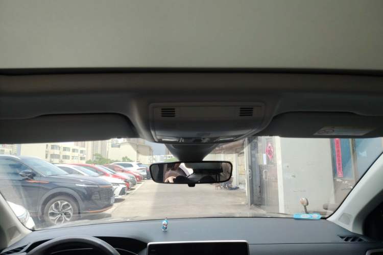 Used Volkswagen Tharu 2023 300TSI Two-Wheel-Drive Full Moon Edition Headliner