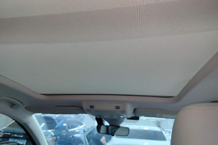 Used Volkswagen Tharu 2023 300TSI Two-Wheel-Drive Full Moon Edition Headliner