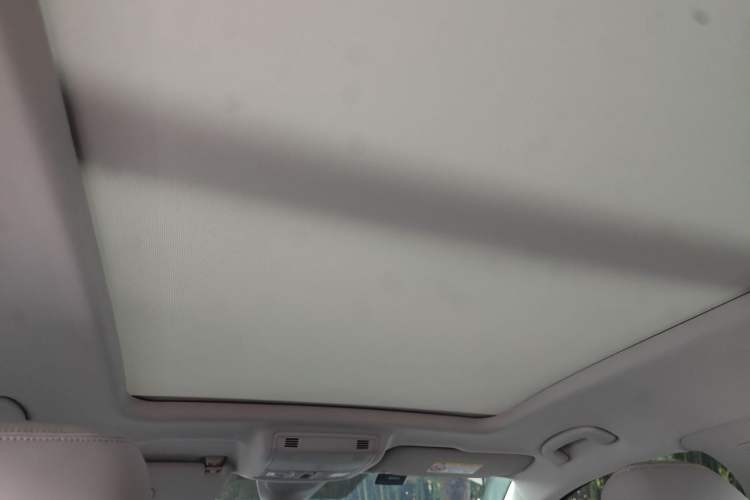 Used Volkswagen Tharu 2023 300TSI Two-Wheel-Drive Full Moon Edition Headliner