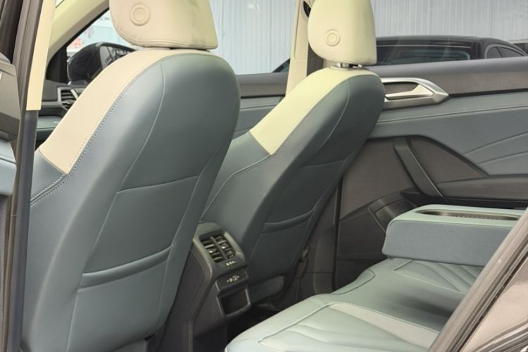 Used Volkswagen Tharu 2023 300TSI Two-Wheel-Drive Full Moon Edition Interior 1