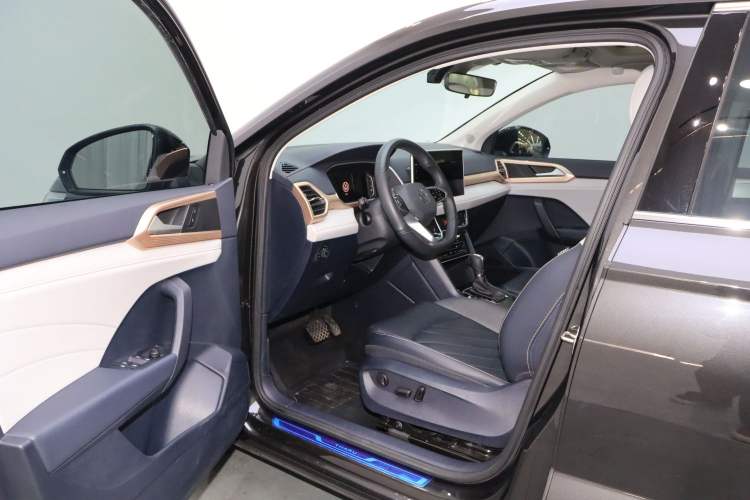 Used Volkswagen Tharu 2023 300TSI Two-Wheel-Drive Full Moon Edition Interior 1