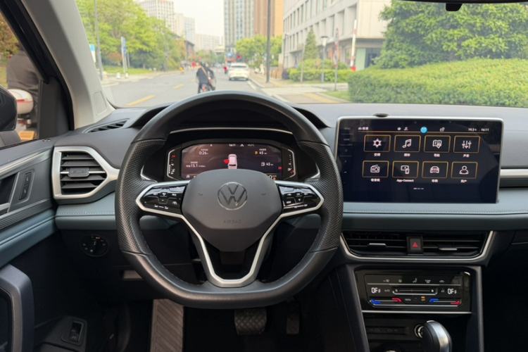Used Volkswagen Tharu 2023 300TSI Two-Wheel-Drive Full Moon Edition Interior 2