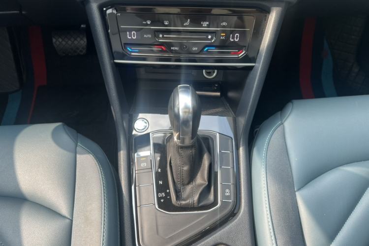 Used Volkswagen Tharu 2023 300TSI Two-Wheel-Drive Moonlight Edition Interior 4