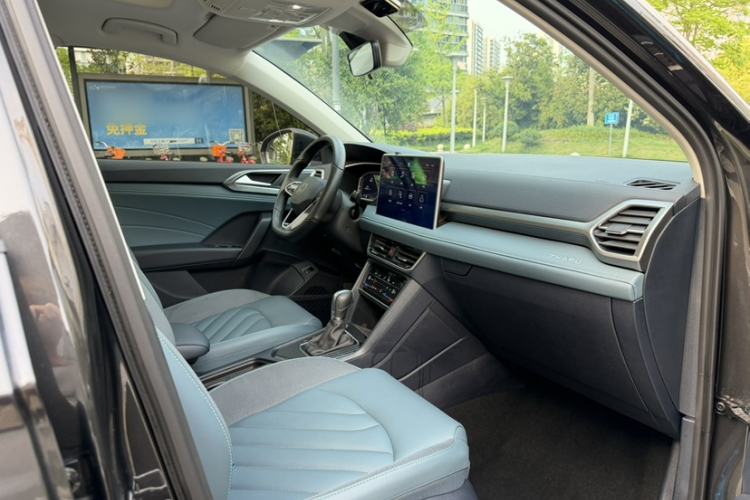 Used Volkswagen Tharu 2023 300TSI Two-Wheel-Drive Full Moon Edition Interior 4