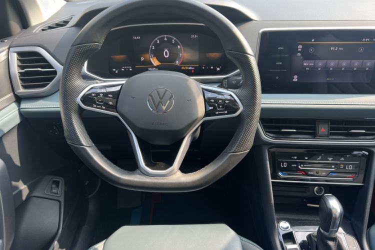 Used Volkswagen Tharu 2023 300TSI Two-Wheel-Drive Moonlight Edition Interior 9