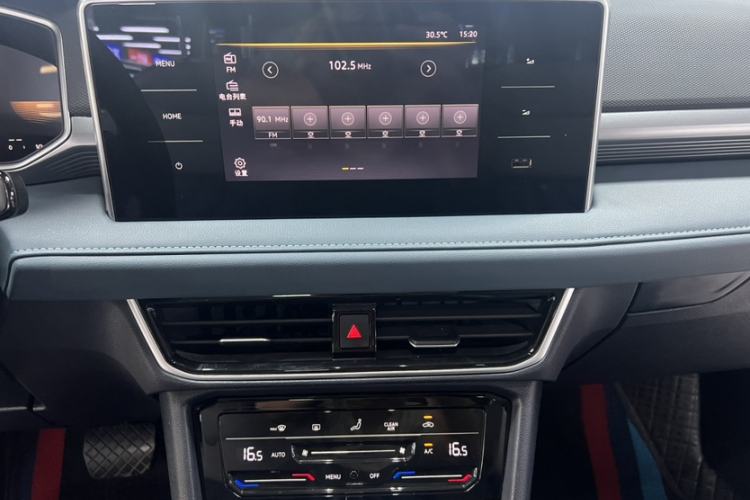 Used Volkswagen Tharu 2023 300TSI Two-Wheel-Drive Moonlight Edition Interior 9