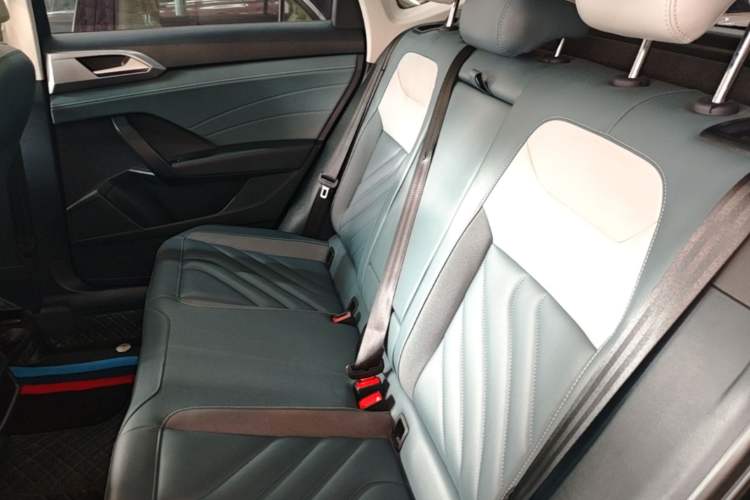 Used Volkswagen Tharu 2023 300TSI Two-Wheel-Drive Moonlight Edition Left Rear Seat