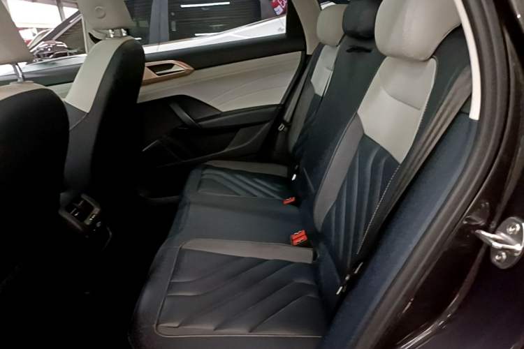 Used Volkswagen Tharu 2023 300TSI Two-Wheel-Drive Full Moon Edition Left Rear Seat