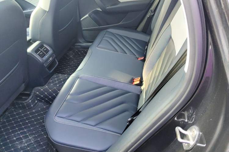 Used Volkswagen Tharu 2023 300TSI Two-Wheel-Drive Full Moon Edition Left Rear Seat