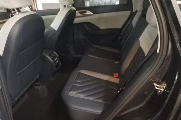 Used Volkswagen Tharu 2023 300TSI Two-Wheel-Drive Moonlight Edition Left Rear Seat