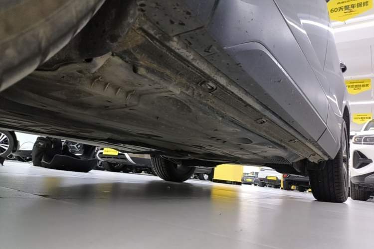 Used Volkswagen Tharu 2023 300TSI Two-Wheel-Drive Moonlight Edition Left Side Sill