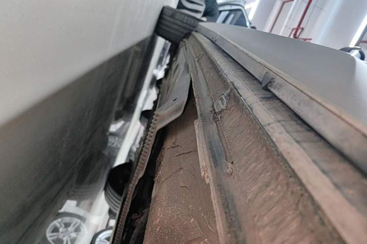 Used Volkswagen Tharu 2023 300TSI Two-Wheel-Drive Full Moon Edition Left Side Sill