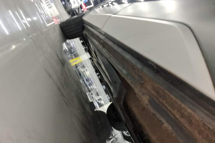 Used Volkswagen Tharu 2023 300TSI Two-Wheel-Drive Full Moon Edition Left Side Sill