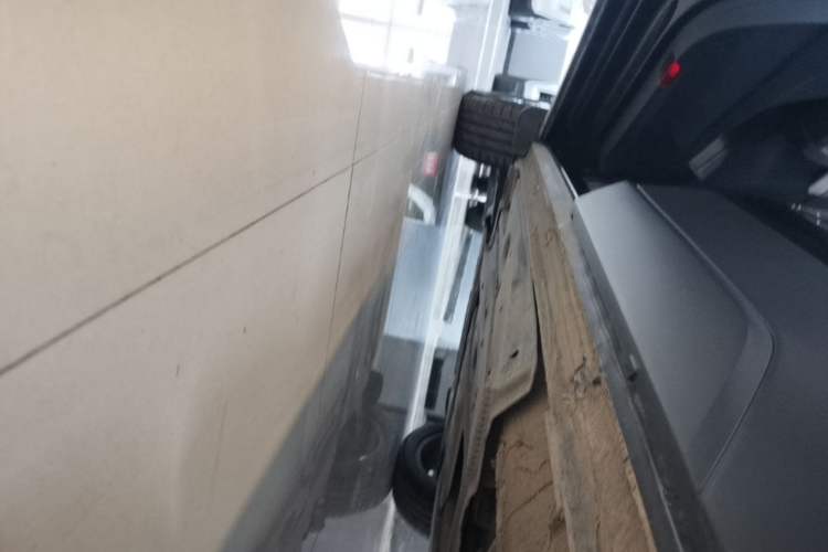 Used Volkswagen Tharu 2023 300TSI Two-Wheel-Drive Moonlight Edition Left Side Sill