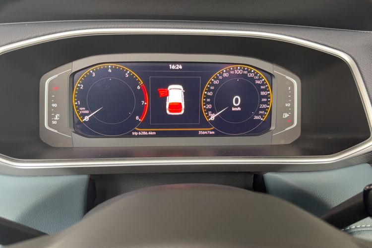 Used Volkswagen Tharu 2023 300TSI Two-Wheel-Drive Full Moon Edition Odometer Close Up