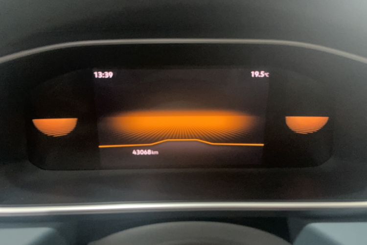 Used Volkswagen Tharu 2023 300TSI Two-Wheel-Drive Moonlight Edition Odometer Close Up