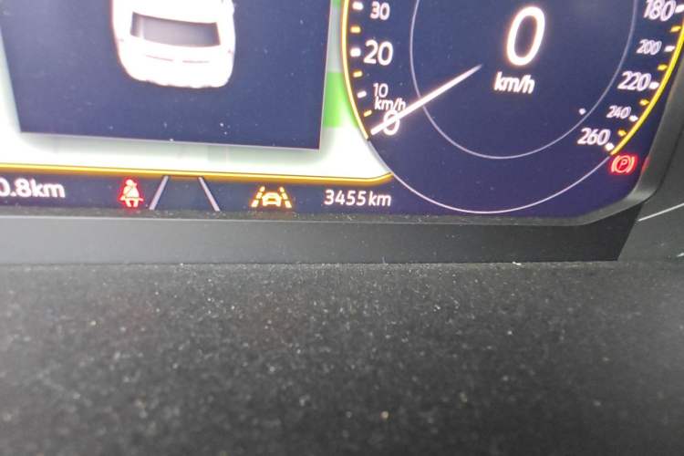 Used Volkswagen Tharu 2023 300TSI Two-Wheel-Drive Full Moon Edition Odometer Close Up