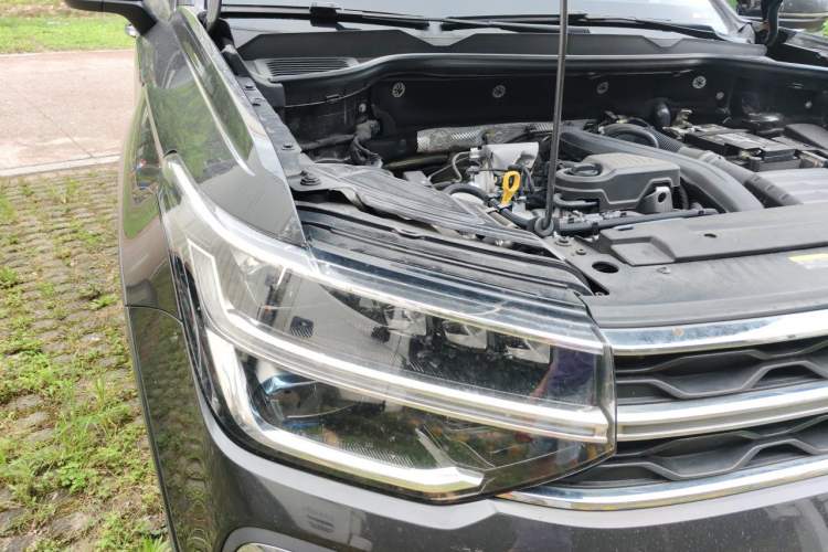 Used Volkswagen Tharu 2023 300TSI Two-Wheel-Drive Full Moon Edition Right Front Headlight