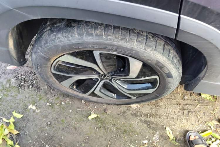 Used Volkswagen Tharu 2023 300TSI Two-Wheel-Drive Full Moon Edition Right Rear Wheel Hub