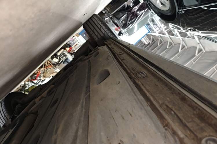 Used Volkswagen Tharu 2023 300TSI Two-Wheel-Drive Moonlight Edition Right Side Sill