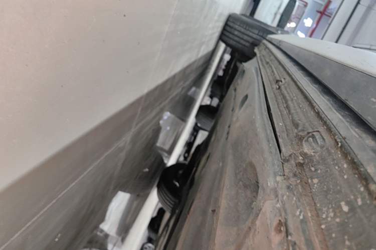 Used Volkswagen Tharu 2023 300TSI Two-Wheel-Drive Full Moon Edition Right Side Sill