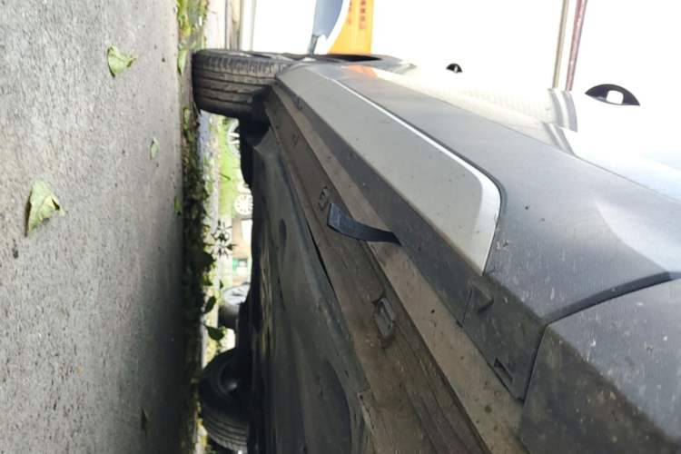 Used Volkswagen Tharu 2023 300TSI Two-Wheel-Drive Full Moon Edition Right Side Sill