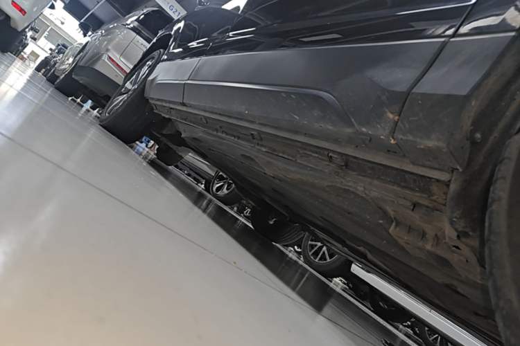 Used Volkswagen Tharu 2023 300TSI Two-Wheel-Drive Moonlight Edition Right Side Sill