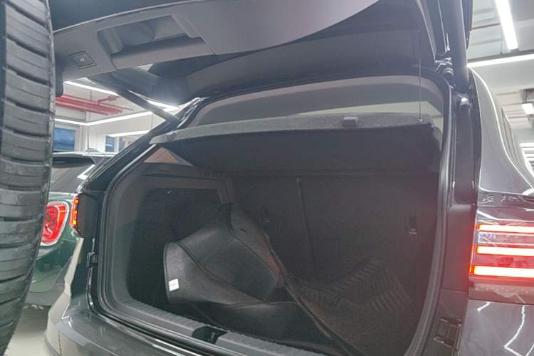 Used Volkswagen Tharu 2023 300TSI Two-Wheel-Drive Full Moon Edition Trunk