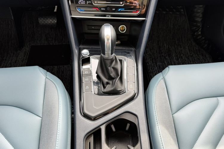 Used Volkswagen Tharu 2023 300TSI Two-Wheel-Drive Full Moon Edition Gear Lever