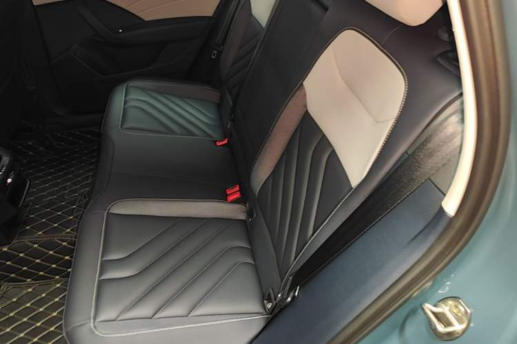 Used Volkswagen Tharu 2023 300TSI Two-Wheel-Drive Full Moon Edition Left Rear Seat