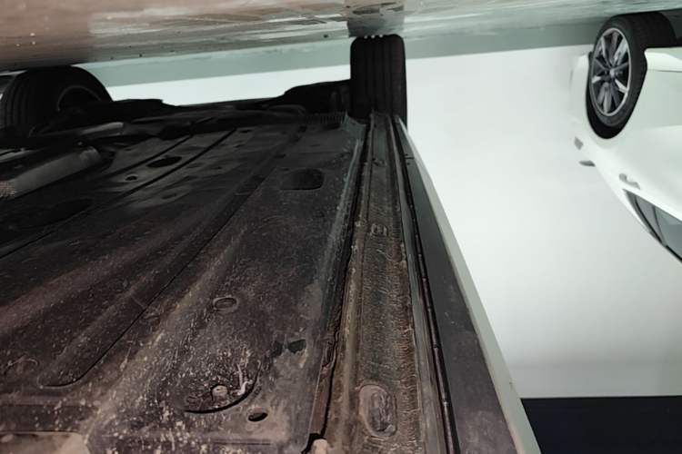 Used Volkswagen Tharu 2023 300TSI Two-Wheel-Drive Full Moon Edition Right Side Sill