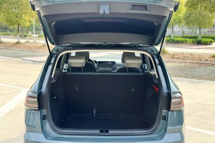 Used Volkswagen Tharu 2023 300TSI Two-Wheel-Drive Full Moon Edition Trunk
