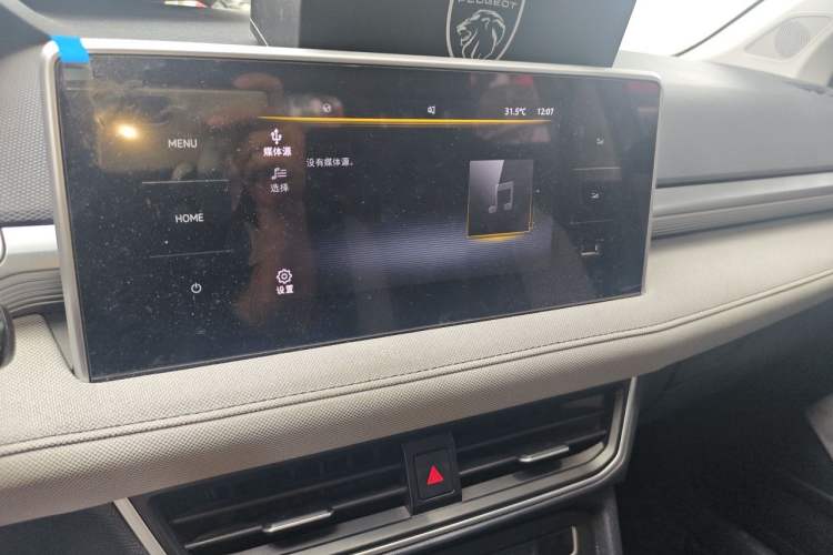 Used Volkswagen Tharu 2023 300TSI Two-Wheel-Drive Crescent Edition Audio And AC Panel