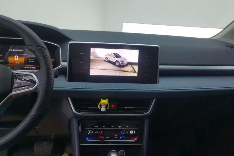 Used Volkswagen Tharu 2023 300TSI Two-Wheel-Drive Moonlight Edition Audio And AC Panel