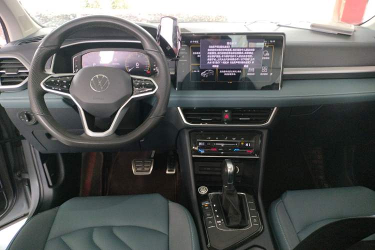 Used Volkswagen Tharu 2023 300TSI Two-Wheel-Drive Full Moon Edition Center Console