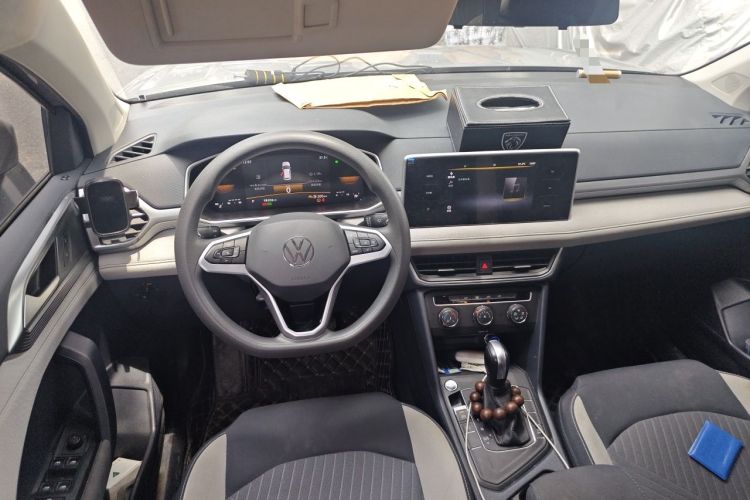 Used Volkswagen Tharu 2023 300TSI Two-Wheel-Drive Crescent Edition Center Console