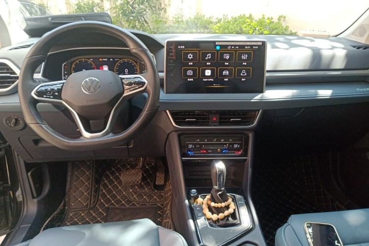 Used Volkswagen Tharu 2023 300TSI Two-Wheel-Drive Full Moon Edition Center Console