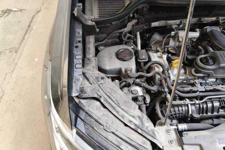 Used Volkswagen Tharu 2023 300TSI Two-Wheel-Drive Full Moon Edition Engine Bay Right